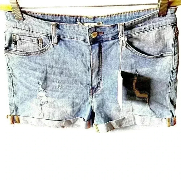 Kancan size 13/ 30 distressed cuffed shorts NWT. Stretchy! - Picture 1 of 6